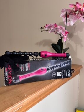 Revlon Clipless Curling Wand Ball Curling Iron Pink New